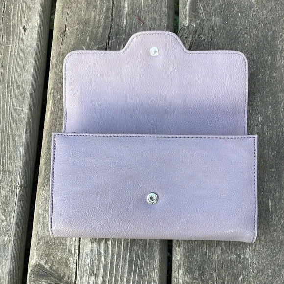 Guess Wallet - Picture 8 of 11